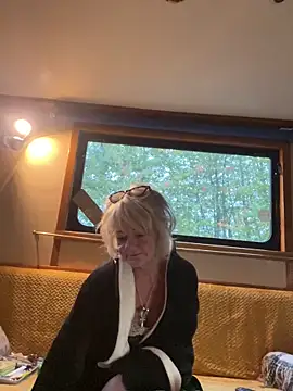 Snapshot of ladyboatlady chatting on October 2025 06:36:02 AM ladyboatlady online show from October 2025 06:36:02 AM