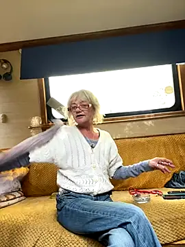 Snapshot of ladyboatlady chatting on October 2025 03:00:02 PM ladyboatlady online show from October 2025 03:00:02 PM