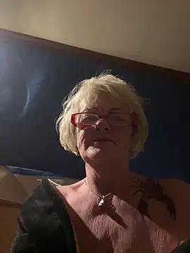 Snapshot of ladyboatlady chatting on November 2025 06:57:02 AM ladyboatlady online show from November 2025 06:57:02 AM