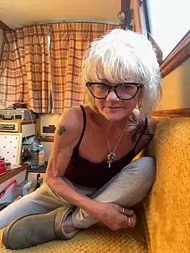 Snapshot of ladyboatlady chatting on October 2025 07:12:02 AM ladyboatlady online show from October 2025 07:12:02 AM