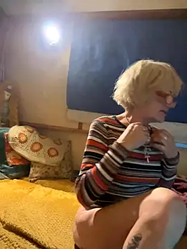 Snapshot of ladyboatlady chatting on November 2025 05:35:02 PM ladyboatlady online show from November 2025 05:35:02 PM