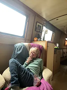 ladyboatlady online show from March 2026 03:01:02 PM