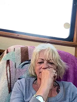 ladyboatlady online show from March 2026 05:06:01 PM