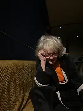 Snapshot of ladyboatlady chatting on November 2025 06:17:02 AM ladyboatlady online show from November 2025 06:17:02 AM