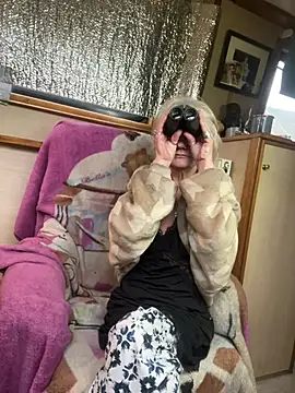 Snapshot of ladyboatlady chatting on February 2026 07:31:02 AM ladyboatlady online show from February 2026 07:31:02 AM