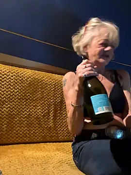 Snapshot of ladyboatlady chatting on December 2025 05:36:01 PM ladyboatlady online show from December 2025 05:36:01 PM