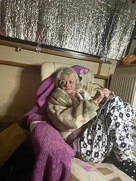 Snapshot of ladyboatlady chatting on February 2026 07:37:01 PM ladyboatlady online show from February 2026 07:37:01 PM