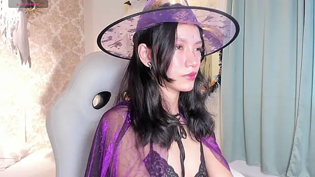 LilyThea online show from October 2025 09:22:01 PM