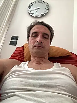 Snapshot of sasatimido chatting on June 2026 04:45:01 PM sasatimido online show from June 2026 04:45:01 PM