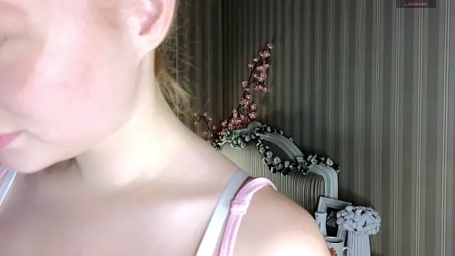 Juuulia  online show from March 2026 02:57:01 PM