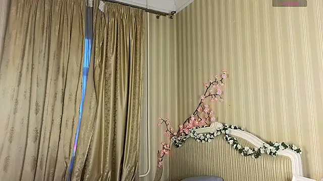 Juuulia  online show from April 2026 04:02:02 PM