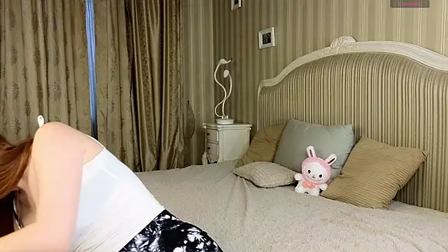 Juuulia  online show from November 2025 11:47:02 AM