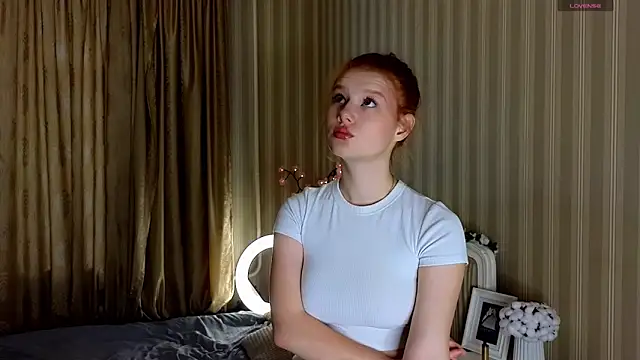 Juuulia  online show from March 2026 12:52:02 PM