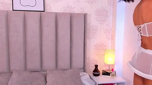 ShaynaHosk online show from April 2026 05:04:01 AM