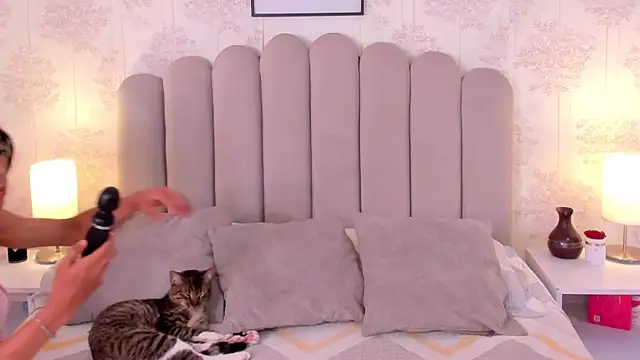 ShaynaHosk online show from February 2026 06:48:02 PM