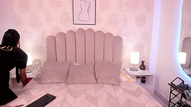 ShaynaHosk online show from October 2025 07:33:02 AM