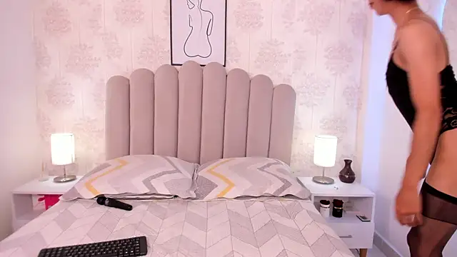 ShaynaHosk online show from November 2025 06:25:02 AM