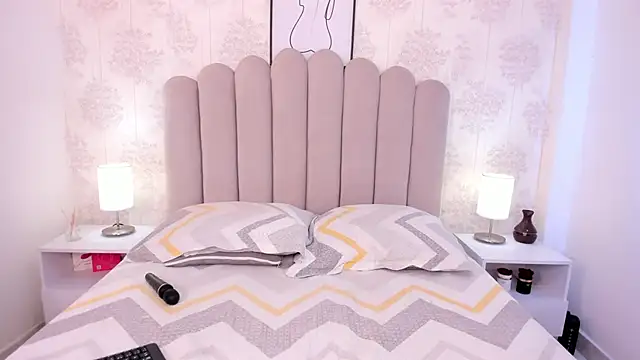 ShaynaHosk online show from November 2025 08:35:02 PM