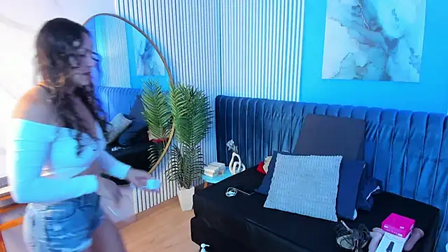 bellarivera  online show from November 2025 07:03:01 PM