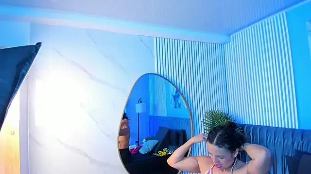 bellarivera  online show from November 2025 06:56:02 PM