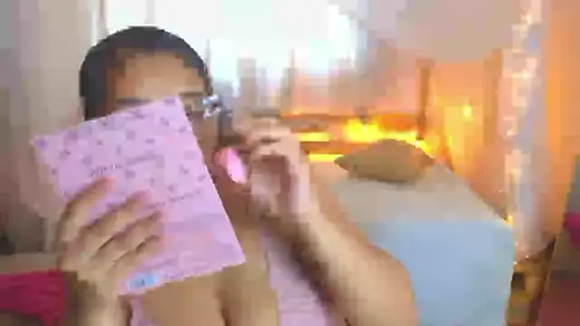 Snapshot of loreaniss chatting on November 2025 02:10:01 PM loreaniss online show from November 2025 02:10:01 PM