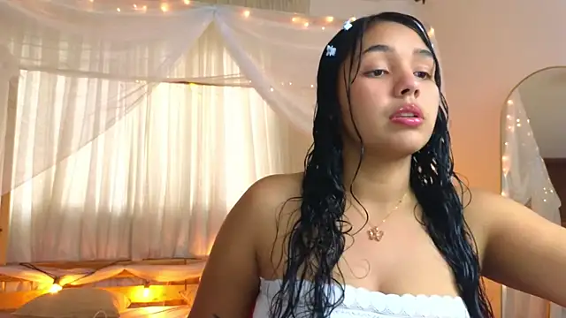 Snapshot of loreaniss chatting on September 2025 08:46:02 PM loreaniss online show from September 2025 08:46:02 PM