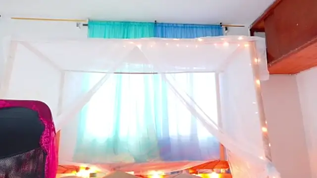 loreaniss online show from January 2026 09:24:01 PM