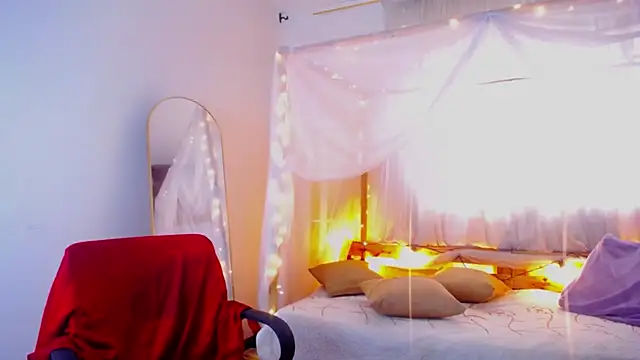 Snapshot of loreaniss chatting on December 2025 08:06:02 PM loreaniss online show from December 2025 08:06:02 PM