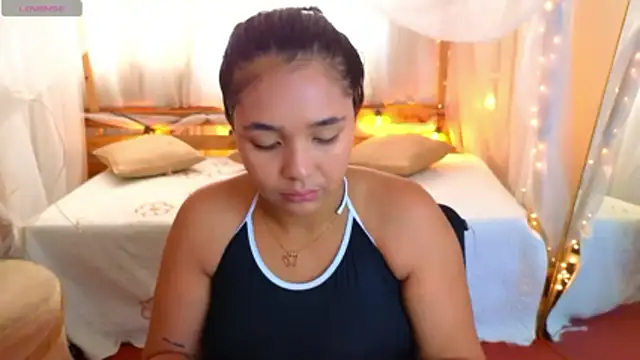 Snapshot of loreaniss chatting on October 2025 08:31:02 PM loreaniss online show from October 2025 08:31:02 PM