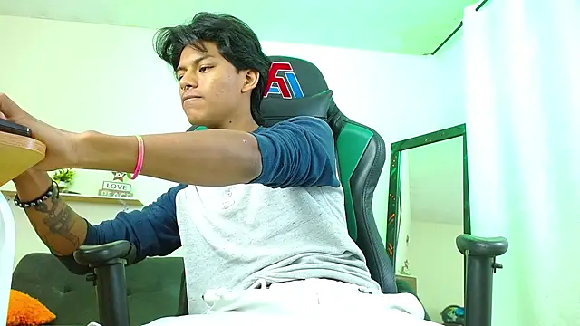 dreyk20 online show from November 2025 02:54:02 PM