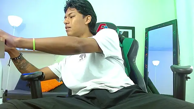 dreyk20 online show from November 2025 01:55:02 PM