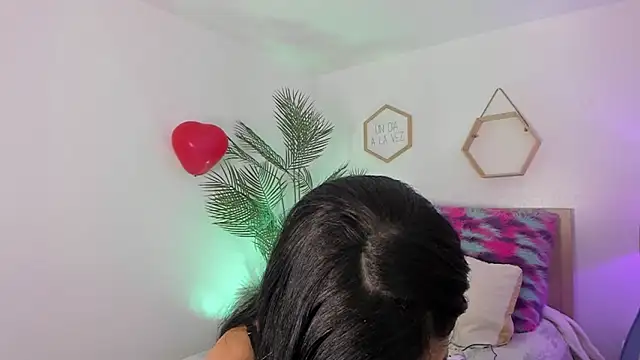 Hadid Jimenez  online show from February 2026 09:17:01 PM