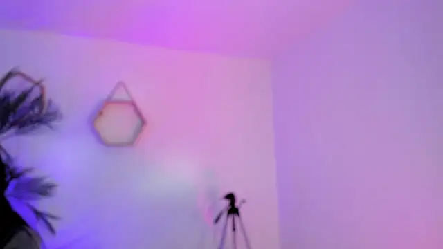 Hadid Jimenez  online show from April 2026 07:18:01 PM