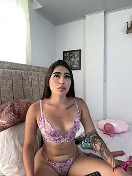 EmiilyEvans  online show from May 2026 07:39:02 PM