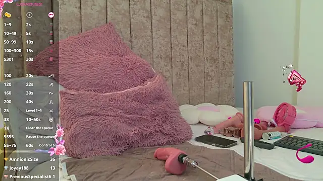 EmiilyEvans  online show from April 2026 08:57:02 PM