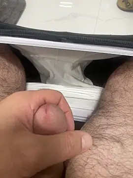 Heros2000 online show from November 2025 06:44:02 PM