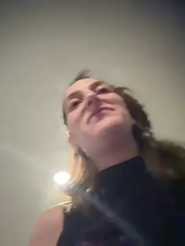Snapshot of MrsSizzle chatting on October 2025 08:17:01 AM MrsSizzle online show from October 2025 08:17:01 AM
