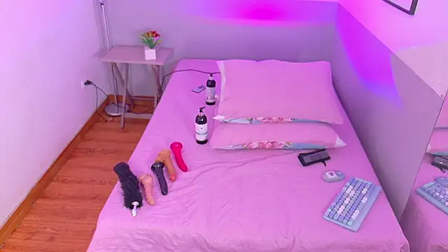 cutepetitee online show from December 2025 07:35:01 PM