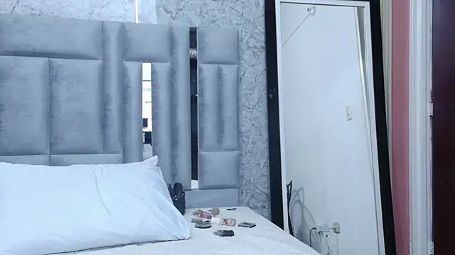 cutepetitee online show from November 2025 07:19:02 PM