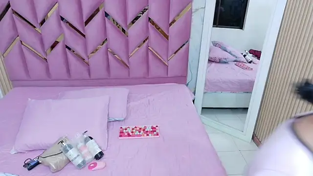 cutepetitee online show from November 2025 08:41:02 PM