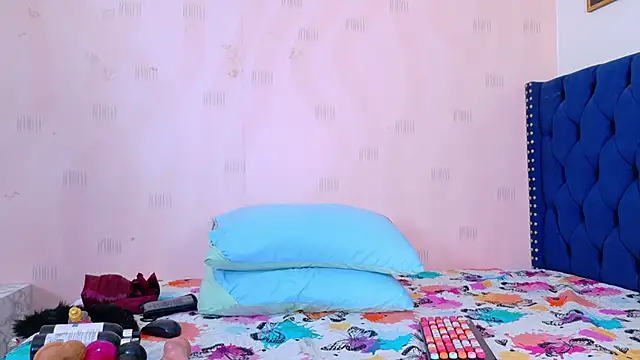 cutepetitee online show from November 2025 07:58:01 PM