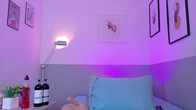 cutepetitee online show from April 2026 07:31:01 PM