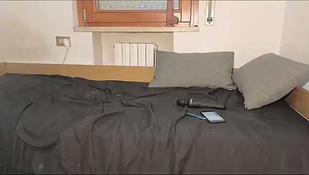 Nina-Holly online show from April 2026 01:06:02 PM