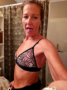 PhynneNicole online show from November 2025 05:35:02 PM