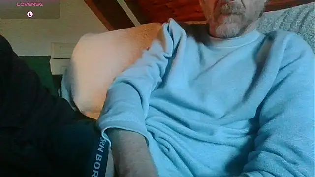 Snapshot of Vrenico-SC chatting on March 2026 04:14:02 PM Vrenico-SC online show from March 2026 04:14:02 PM