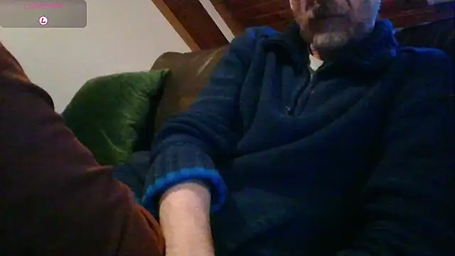 Snapshot of Vrenico-SC chatting on November 2025 03:45:02 PM Vrenico-SC online show from November 2025 03:45:02 PM