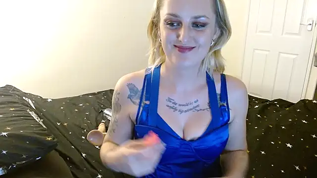 Snapshot of EmiWinters23 chatting on November 2025 08:36:02 PM EmiWinters23 online show from November 2025 08:36:02 PM