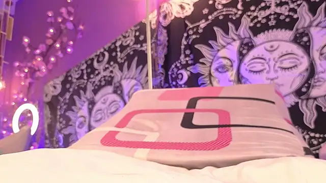 Gaia Gatex online show from December 2025 04:34:02 PM