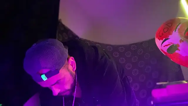 DjDiCKmannOnE online show from May 2026 09:45:01 PM