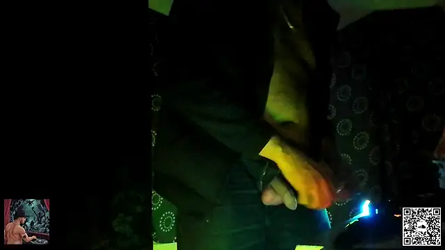 DjDiCKmannOnE online show from November 2025 03:43:01 AM